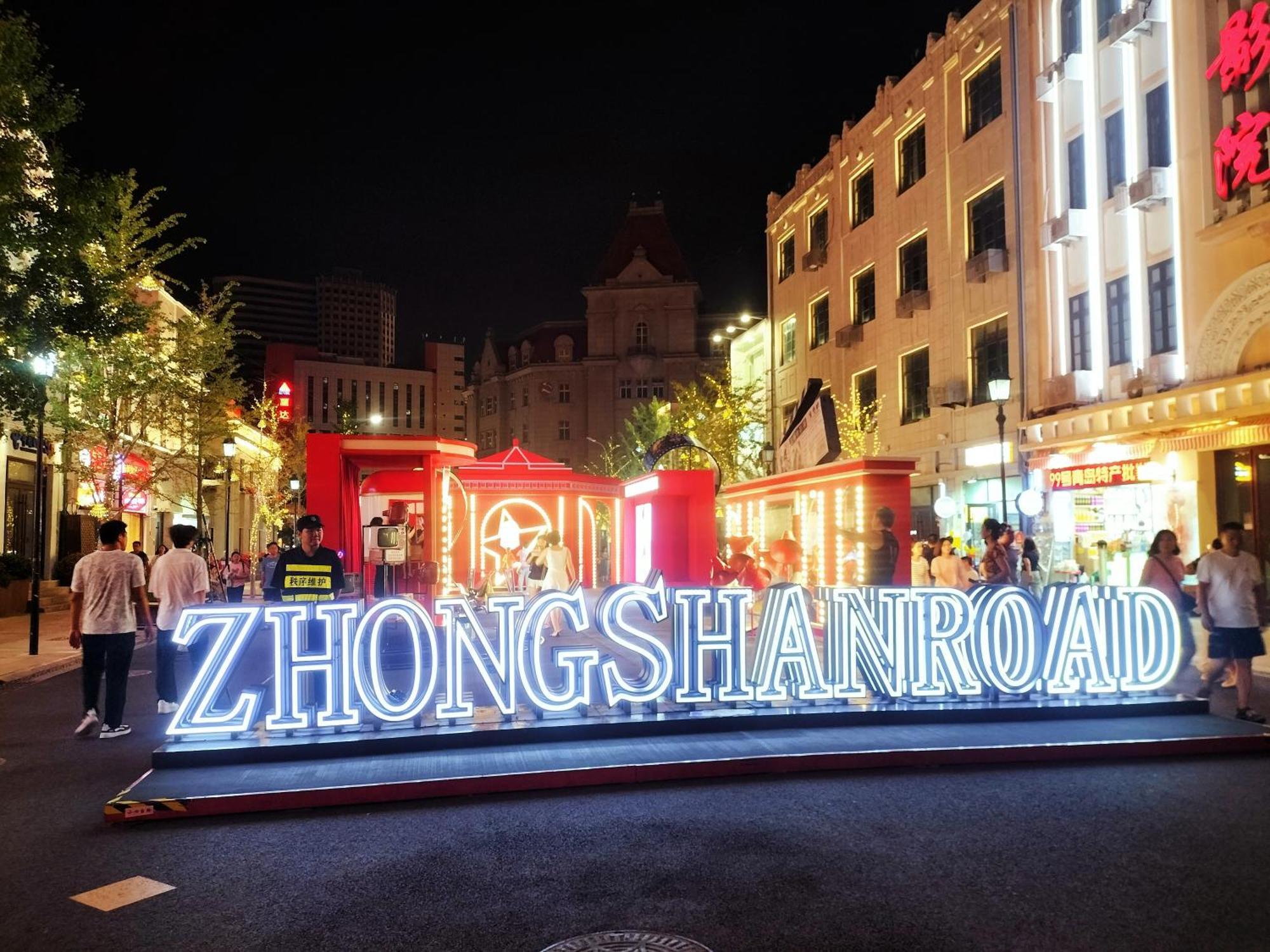 Hua Qi Kaiserdom Hotel Zhongshan Road St Michael'S Cathedral And Zhanqiao Pier Qingdao Esterno foto
