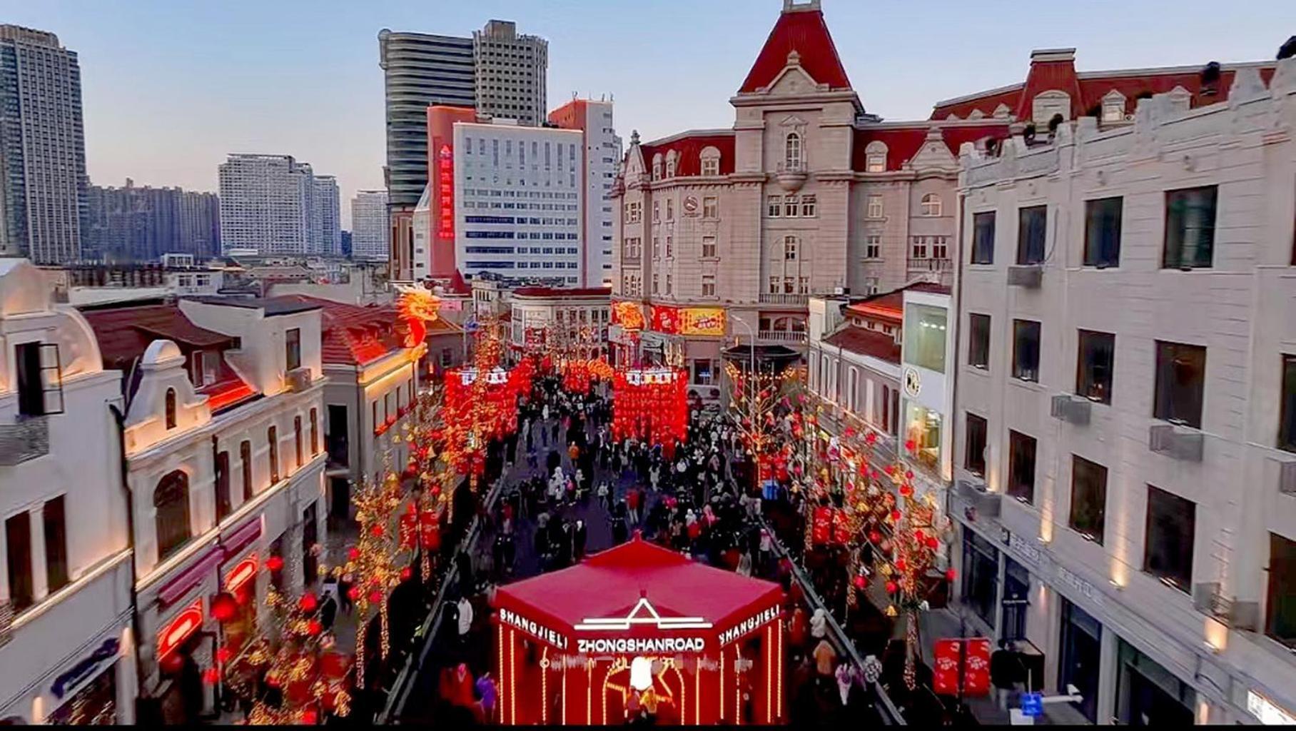 Hua Qi Kaiserdom Hotel Zhongshan Road St Michael'S Cathedral And Zhanqiao Pier Qingdao Esterno foto