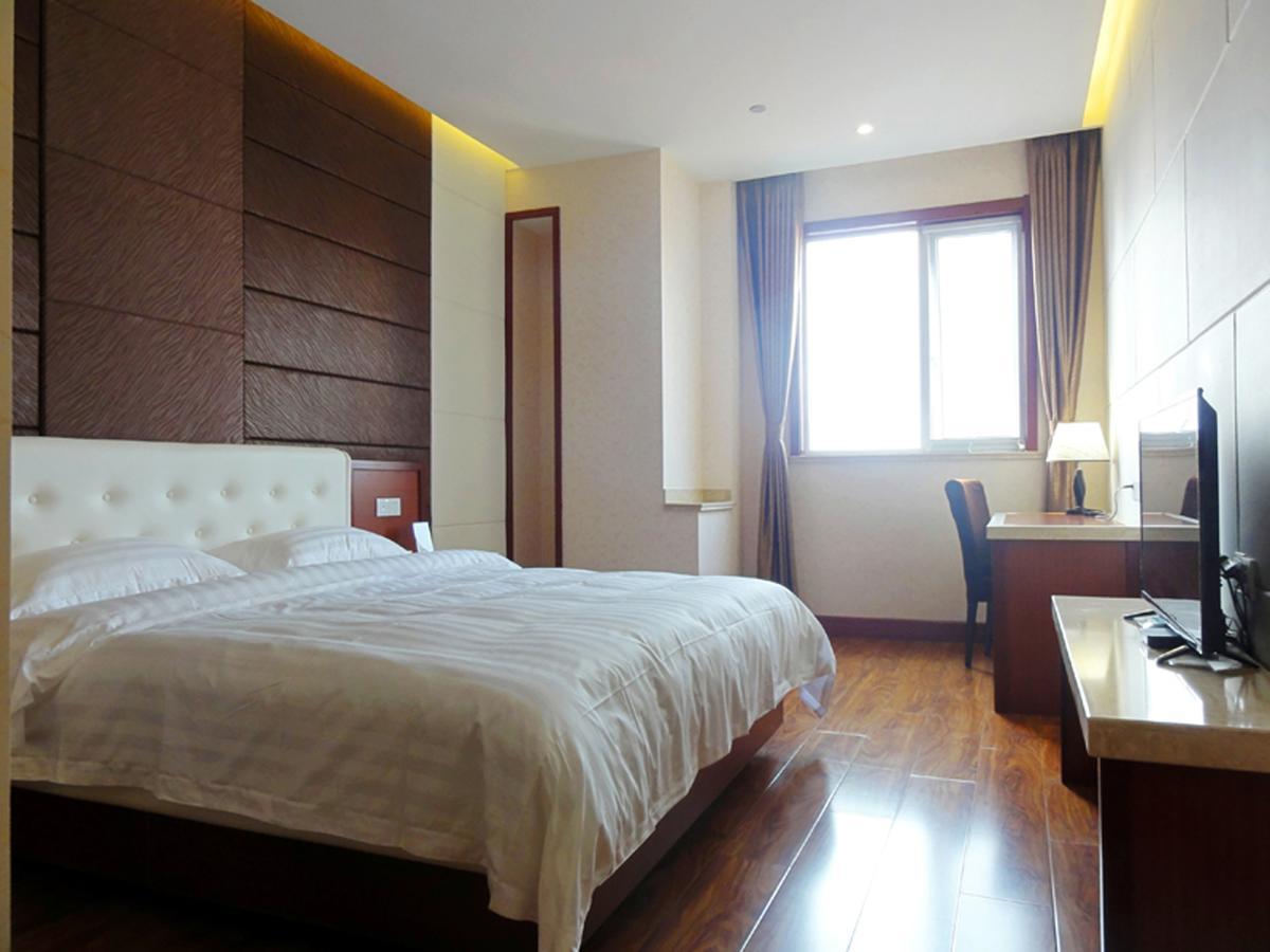 Hua Qi Kaiserdom Hotel Zhongshan Road St Michael'S Cathedral And Zhanqiao Pier Qingdao Esterno foto