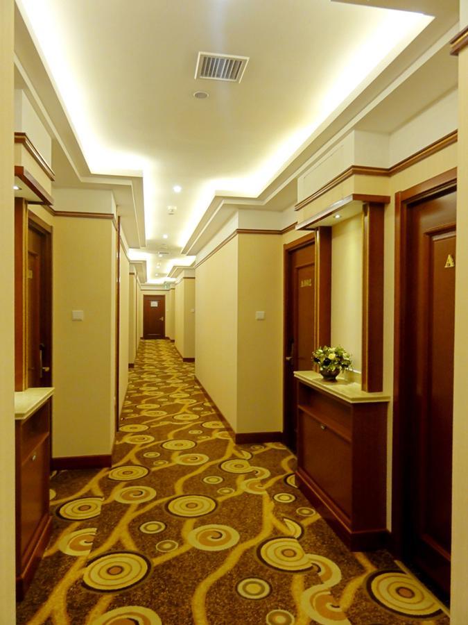 Hua Qi Kaiserdom Hotel Zhongshan Road St Michael'S Cathedral And Zhanqiao Pier Qingdao Esterno foto