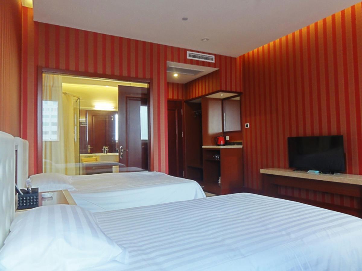 Hua Qi Kaiserdom Hotel Zhongshan Road St Michael'S Cathedral And Zhanqiao Pier Qingdao Esterno foto