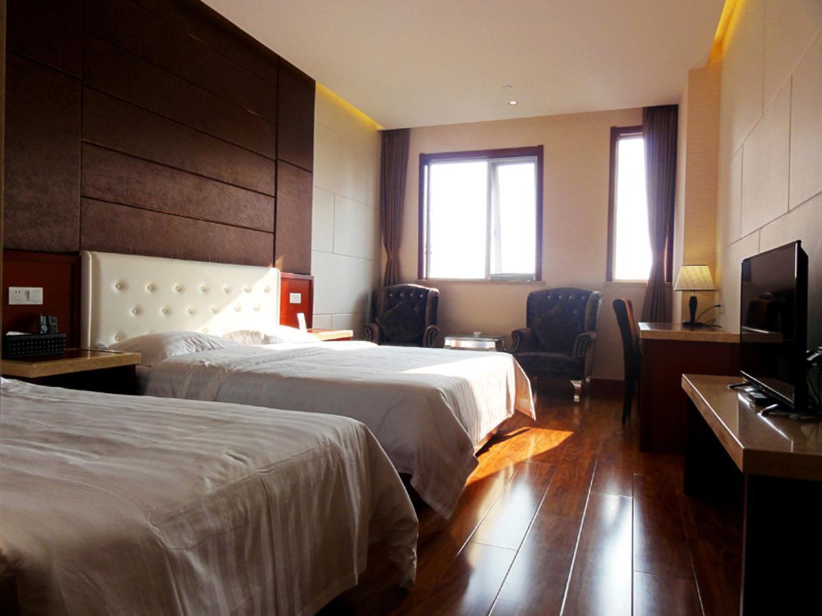 Hua Qi Kaiserdom Hotel Zhongshan Road St Michael'S Cathedral And Zhanqiao Pier Qingdao Esterno foto