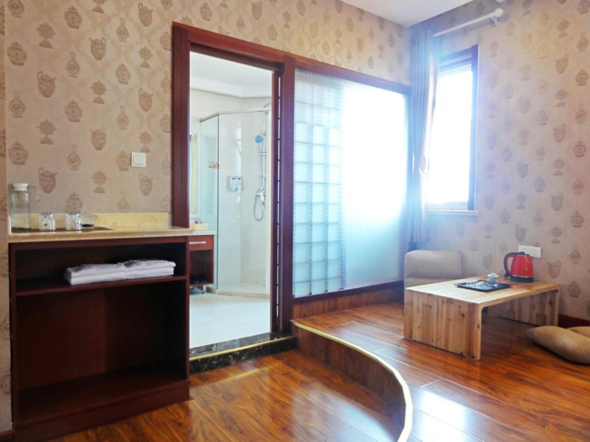 Hua Qi Kaiserdom Hotel Zhongshan Road St Michael'S Cathedral And Zhanqiao Pier Qingdao Esterno foto
