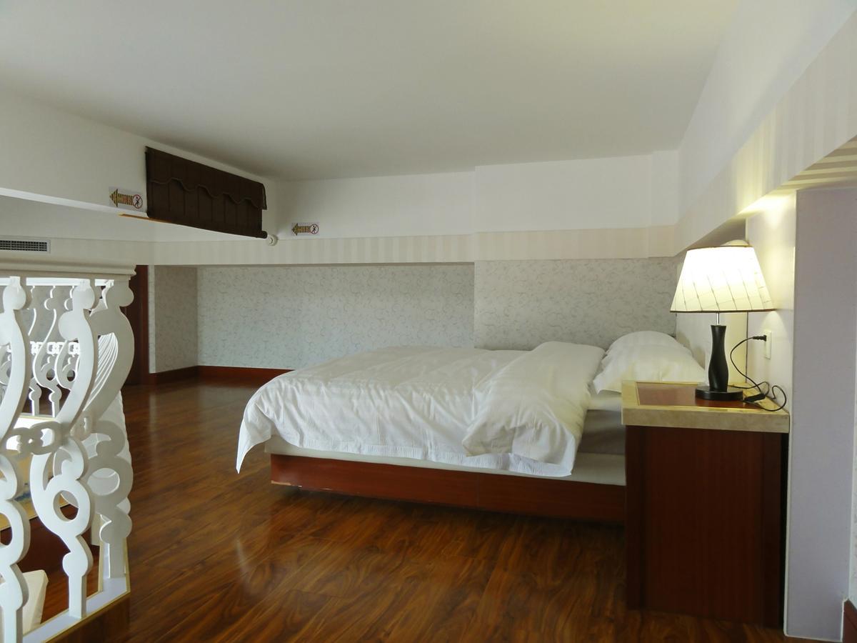 Hua Qi Kaiserdom Hotel Zhongshan Road St Michael'S Cathedral And Zhanqiao Pier Qingdao Esterno foto