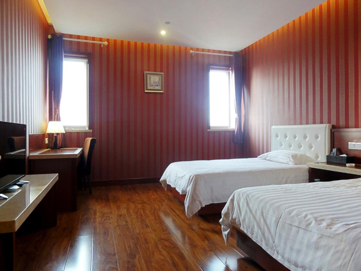 Hua Qi Kaiserdom Hotel Zhongshan Road St Michael'S Cathedral And Zhanqiao Pier Qingdao Esterno foto