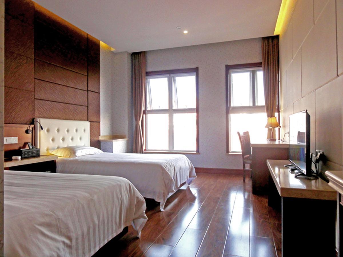 Hua Qi Kaiserdom Hotel Zhongshan Road St Michael'S Cathedral And Zhanqiao Pier Qingdao Esterno foto