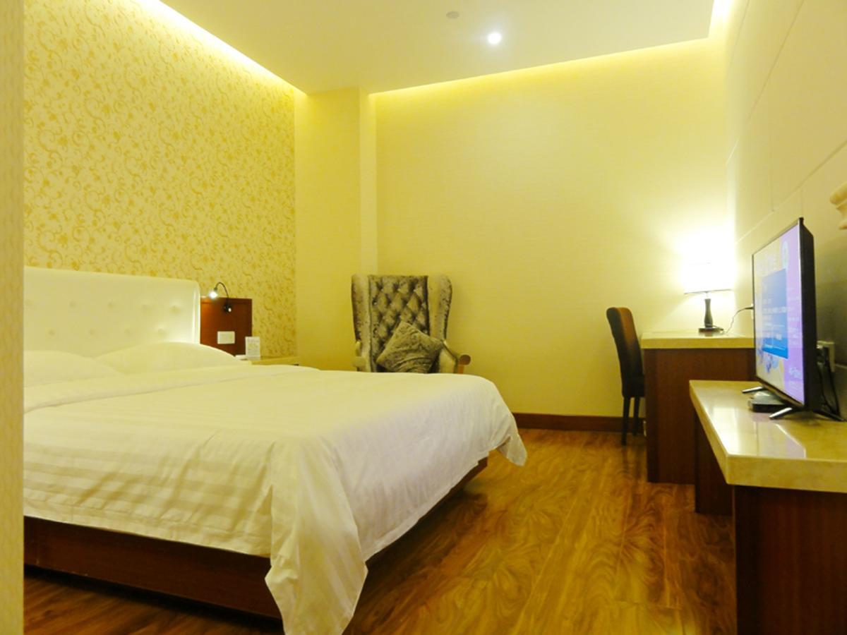 Hua Qi Kaiserdom Hotel Zhongshan Road St Michael'S Cathedral And Zhanqiao Pier Qingdao Esterno foto