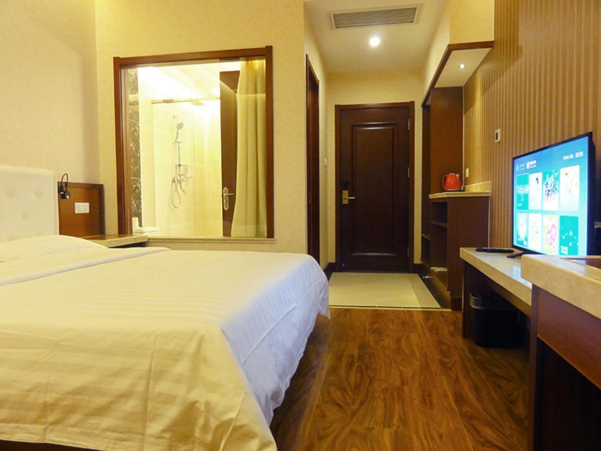 Hua Qi Kaiserdom Hotel Zhongshan Road St Michael'S Cathedral And Zhanqiao Pier Qingdao Esterno foto