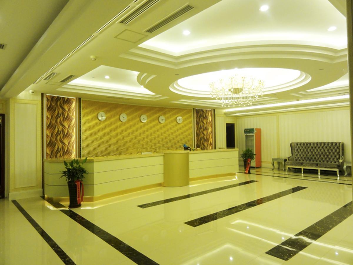 Hua Qi Kaiserdom Hotel Zhongshan Road St Michael'S Cathedral And Zhanqiao Pier Qingdao Esterno foto
